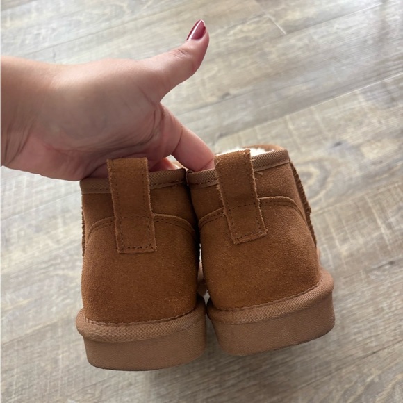 DREAM PAIRS FuzzyClassic Mini Boot Splash-Proof Slip-On Suede Snow Boots - Picture 2 of 8